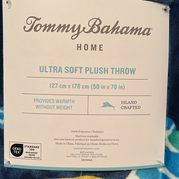 🆕 Tommy Bahama Ultra Soft Plush Throw w/Umbrellas - NWT - Picture 3 of 7